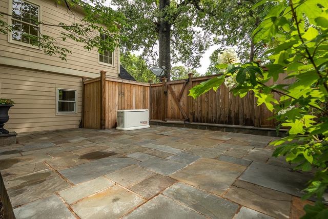 2762 HUNTERS FOREST DR, Germantown, TN 38138