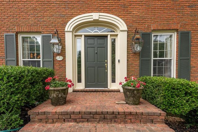 2762 HUNTERS FOREST DR, Germantown, TN 38138