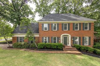 2762 HUNTERS FOREST DR, Germantown, TN 38138
