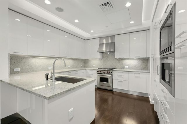 200 Congress Ave 24B, Austin, TX 78701