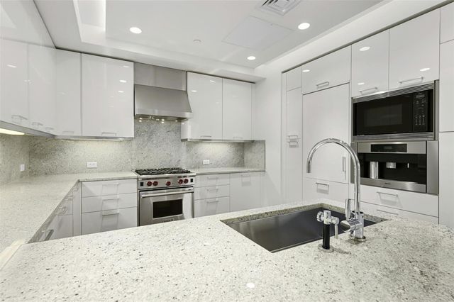 200 Congress Ave 24B, Austin, TX 78701