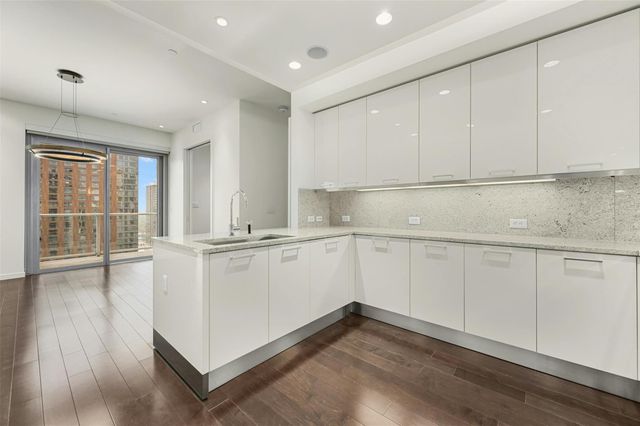 200 Congress Ave 24B, Austin, TX 78701