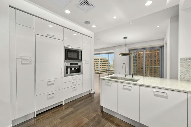 200 Congress Ave 24B, Austin, TX 78701