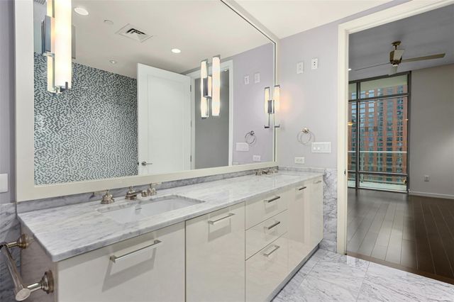 200 Congress Ave 24B, Austin, TX 78701