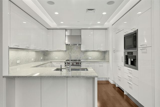 200 Congress Ave 24B, Austin, TX 78701