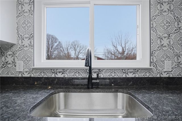 285 Main Street, Charlestown, IN 47111