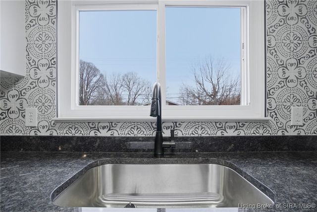 285 Main Street, Charlestown, IN 47111