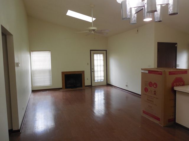 258 Juniper Circle, Streamwood, IL 60107