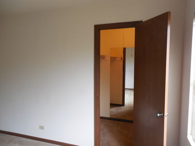 258 Juniper Circle, Streamwood, IL 60107