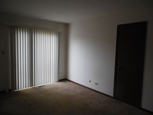 258 Juniper Circle, Streamwood, IL 60107