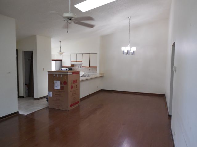 258 Juniper Circle, Streamwood, IL 60107