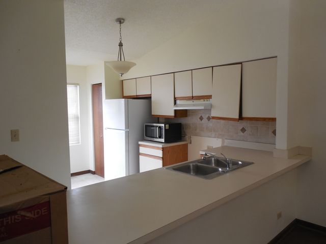 258 Juniper Circle, Streamwood, IL 60107