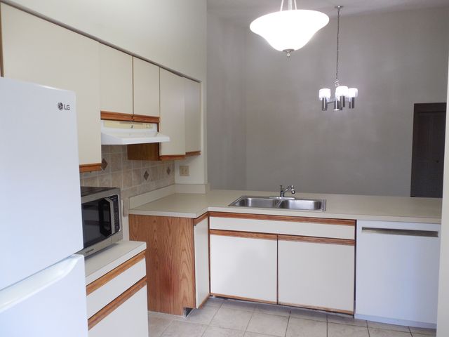 258 Juniper Circle, Streamwood, IL 60107