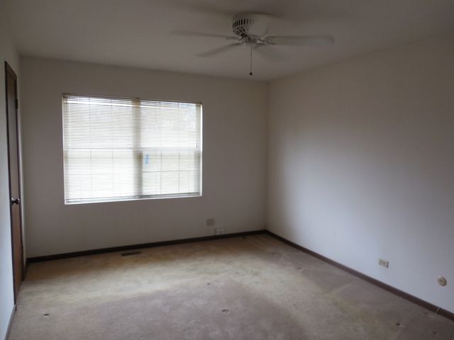 258 Juniper Circle, Streamwood, IL 60107