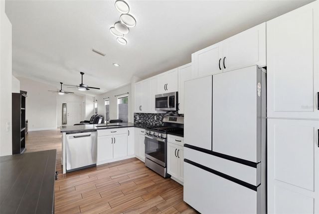 302 SUMMER SAILS DRIVE, Valrico, FL 33594