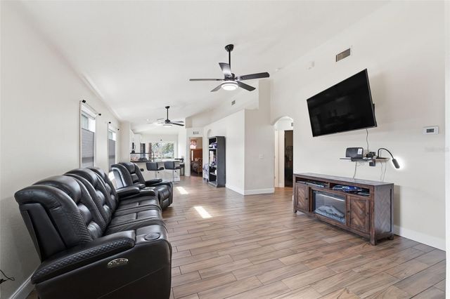 302 SUMMER SAILS DRIVE, Valrico, FL 33594