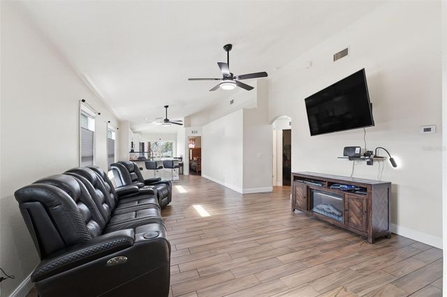 302 SUMMER SAILS DRIVE, Valrico, FL 33594