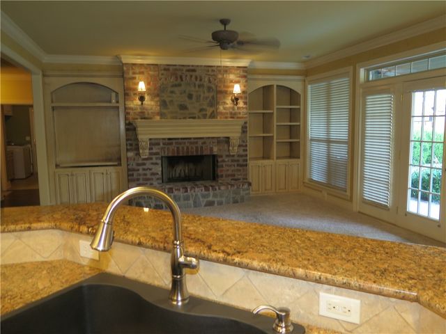5401 S 44th Street, Rogers, AR 72758