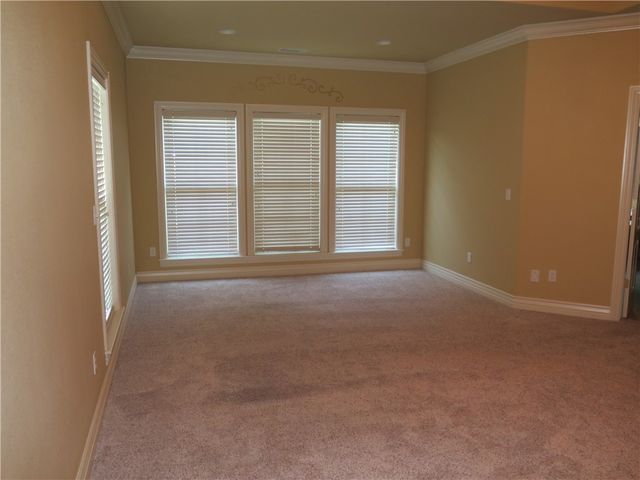 5401 S 44th Street, Rogers, AR 72758