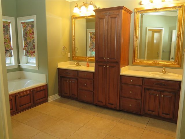5401 S 44th Street, Rogers, AR 72758