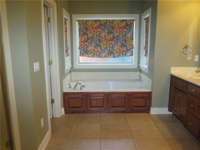 5401 S 44th Street, Rogers, AR 72758