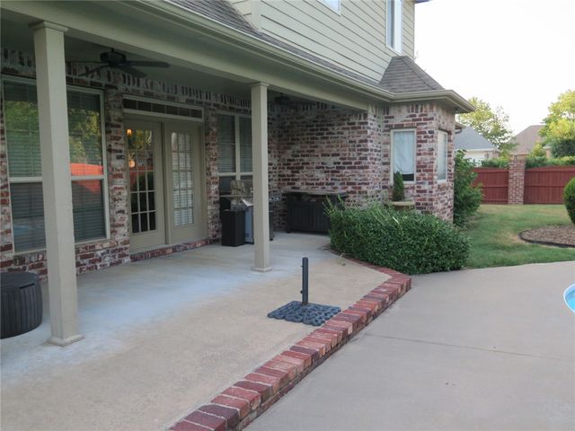 5401 S 44th Street, Rogers, AR 72758