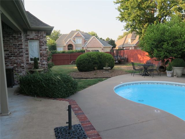 5401 S 44th Street, Rogers, AR 72758