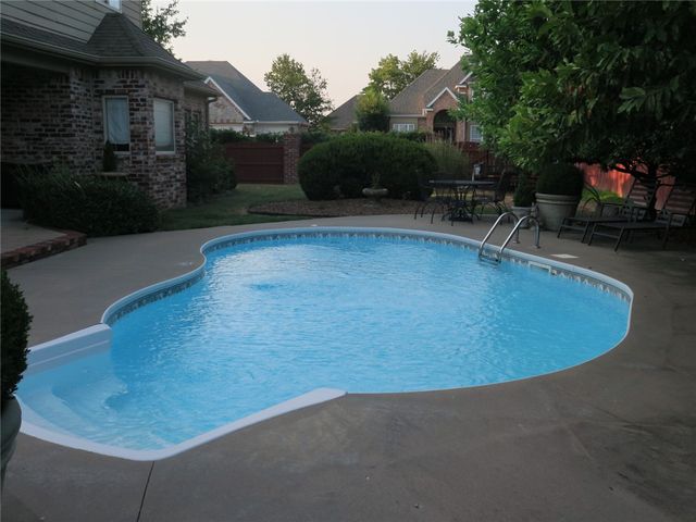 5401 S 44th Street, Rogers, AR 72758