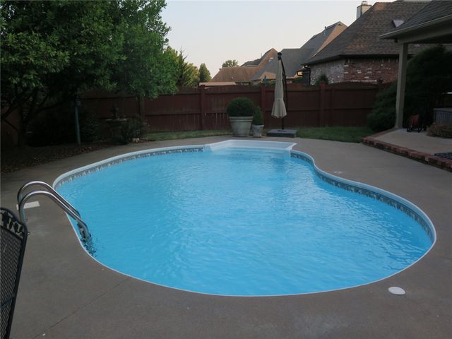 5401 S 44th Street, Rogers, AR 72758