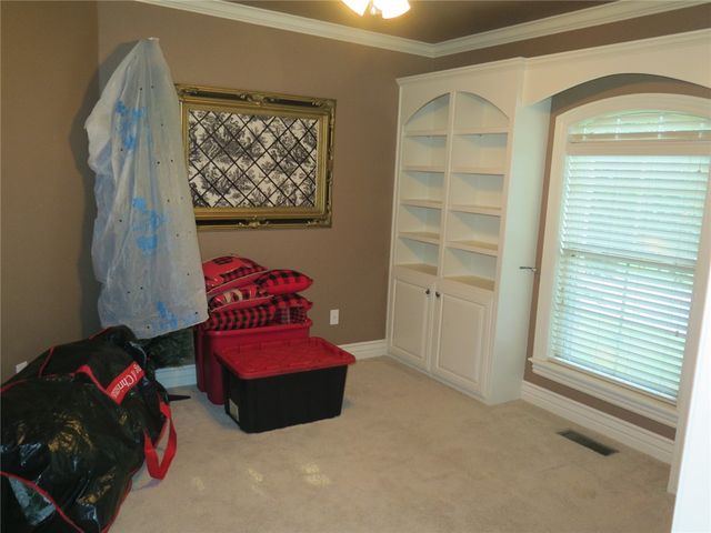 5401 S 44th Street, Rogers, AR 72758
