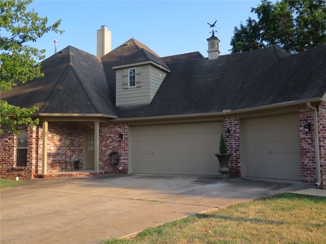 5401 S 44th Street, Rogers, AR 72758
