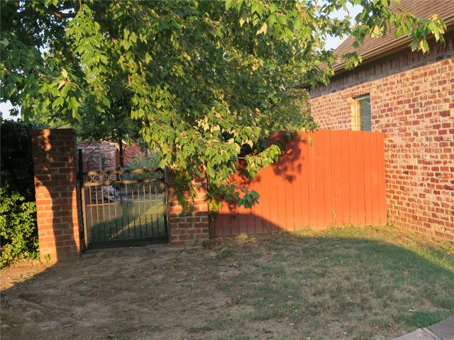 5401 S 44th Street, Rogers, AR 72758