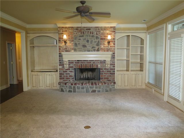 5401 S 44th Street, Rogers, AR 72758