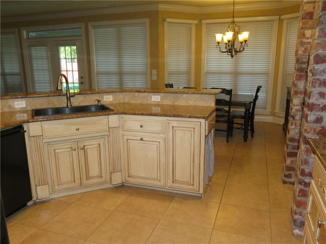 5401 S 44th Street, Rogers, AR 72758