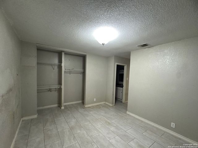 815 Hickory Hill Dr., Kirby, TX 78219
