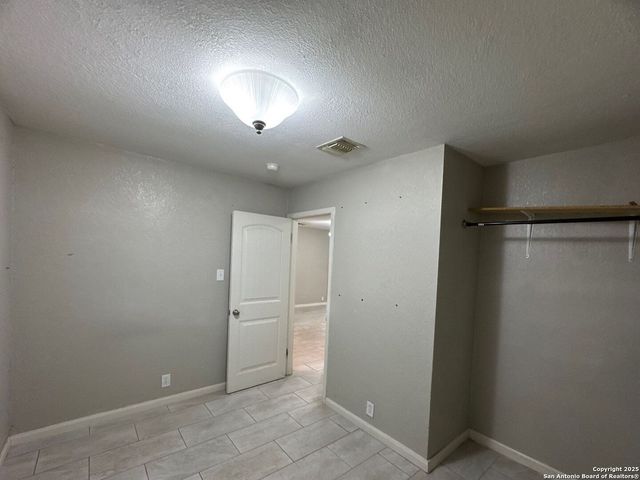 815 Hickory Hill Dr., Kirby, TX 78219