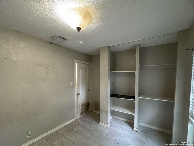 815 Hickory Hill Dr., Kirby, TX 78219