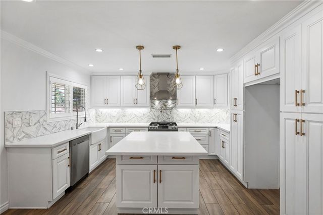 10811 Des Moines, Los Angeles, CA 91326