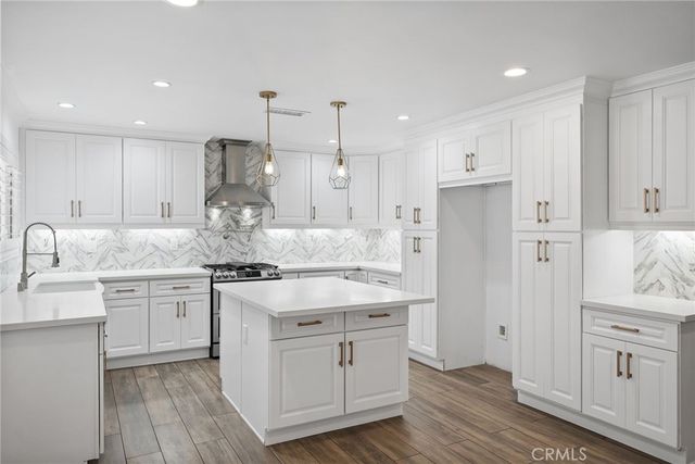 10811 Des Moines, Los Angeles, CA 91326