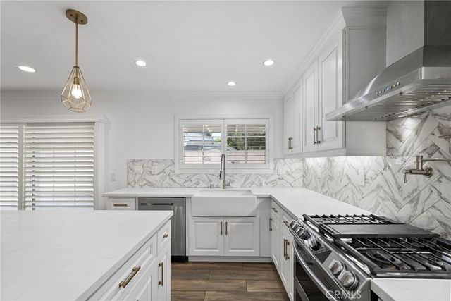 10811 Des Moines, Los Angeles, CA 91326