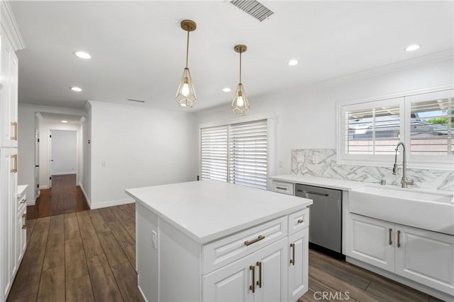 10811 Des Moines, Los Angeles, CA 91326