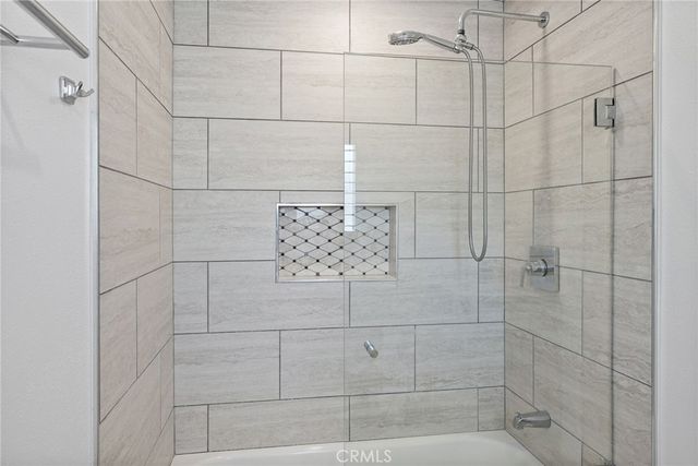 10811 Des Moines, Los Angeles, CA 91326
