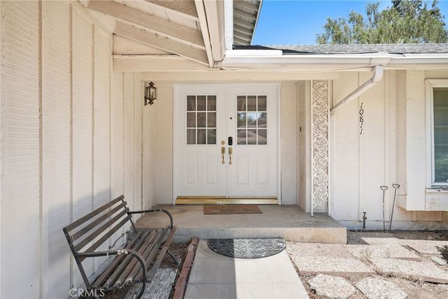 10811 Des Moines, Los Angeles, CA 91326