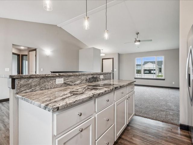 1719 Prairie Rose Dr, Cedar Rapids, IA 52404