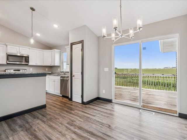 1719 Prairie Rose Dr, Cedar Rapids, IA 52404