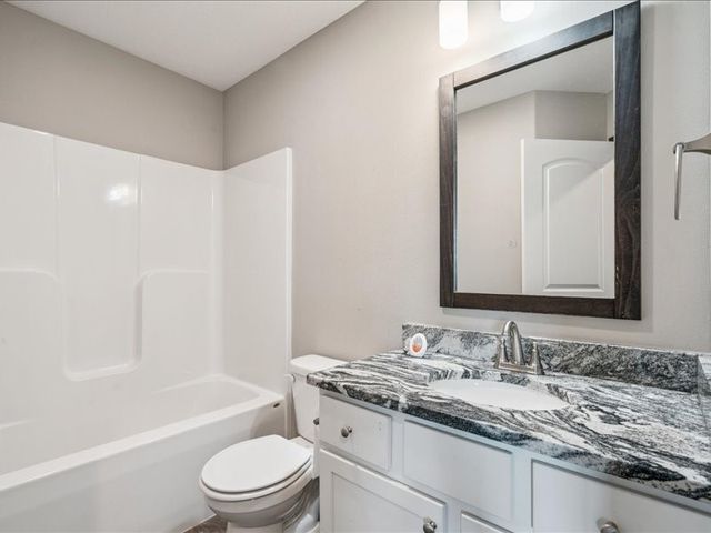 1719 Prairie Rose Dr, Cedar Rapids, IA 52404