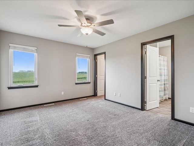 1719 Prairie Rose Dr, Cedar Rapids, IA 52404