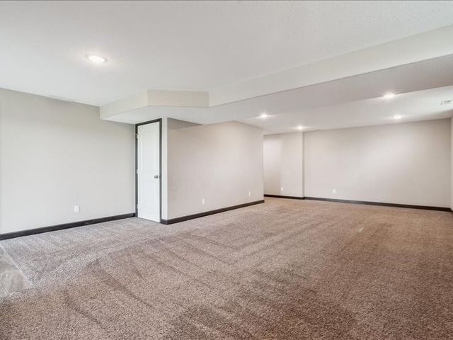 1719 Prairie Rose Dr, Cedar Rapids, IA 52404