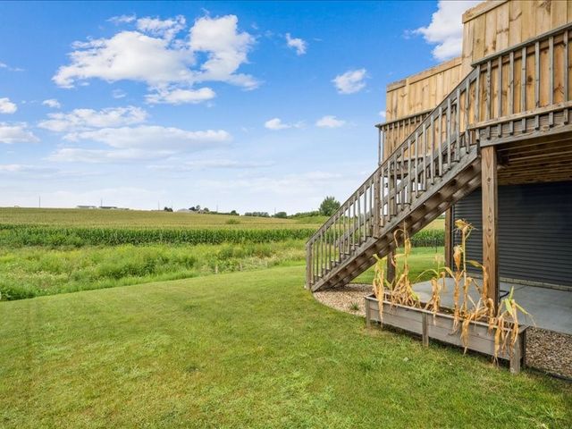 1719 Prairie Rose Dr, Cedar Rapids, IA 52404