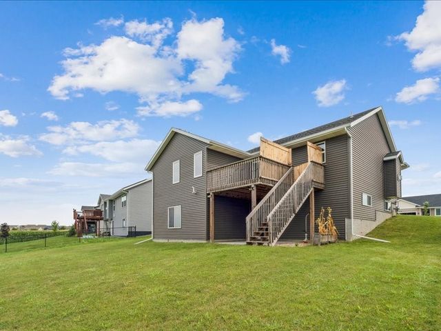 1719 Prairie Rose Dr, Cedar Rapids, IA 52404